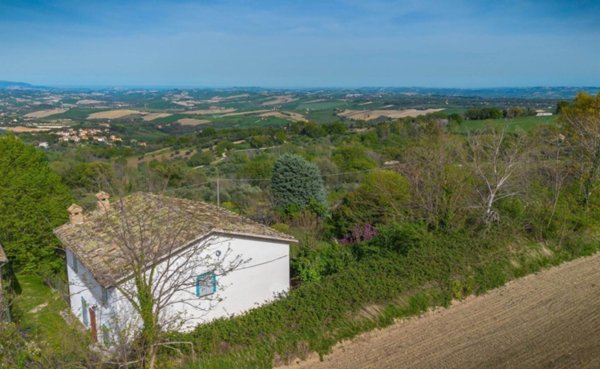 casa indipendente in vendita a Cingoli in zona Avenale