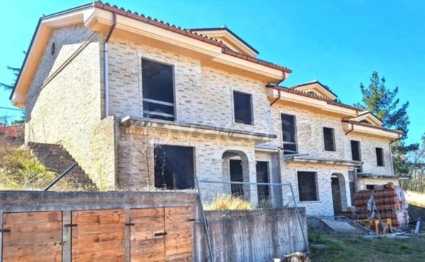 casa indipendente in vendita a Cingoli