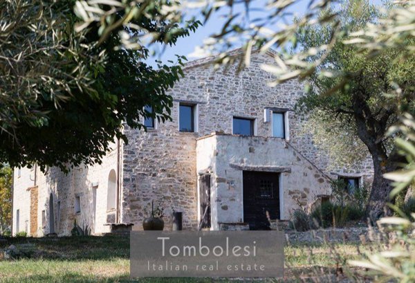 casa indipendente in vendita a Cingoli