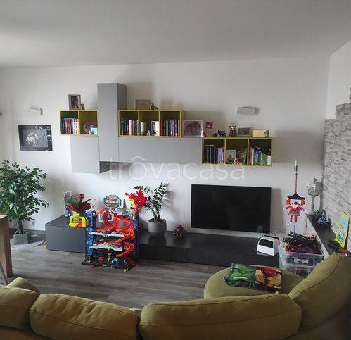 casa indipendente in vendita a Cingoli