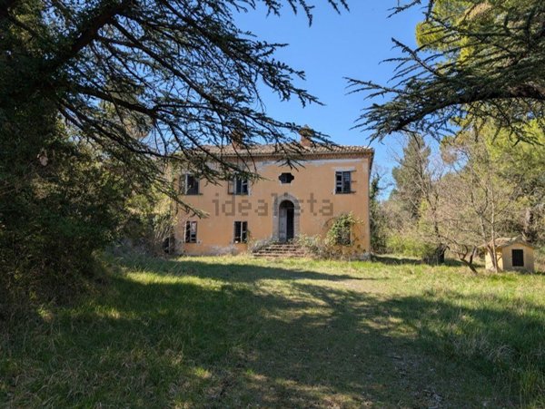 casa indipendente in vendita a Cingoli in zona Strada
