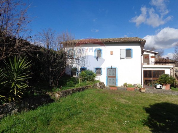 casa indipendente in vendita a Cingoli in zona Avenale