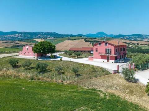 casa indipendente in vendita a Cingoli in zona Cervidone