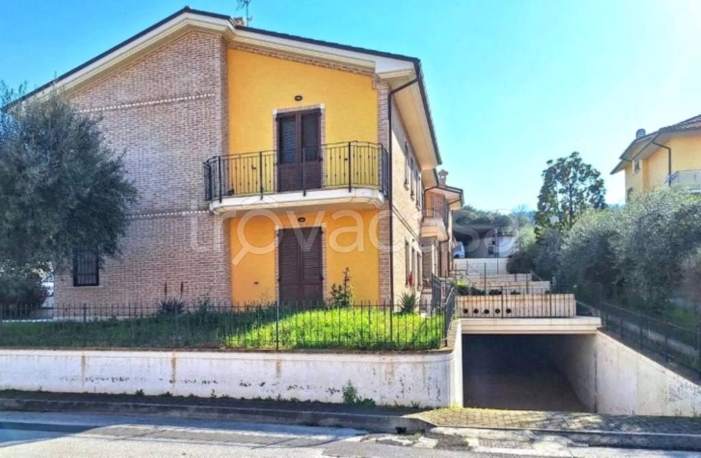 appartamento in vendita a Cingoli in zona Troviggiano