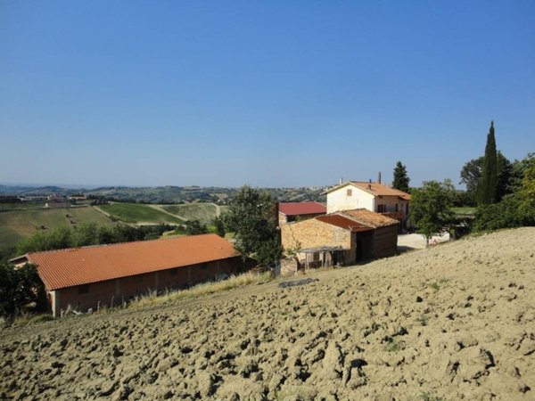 casa indipendente in vendita a Cingoli