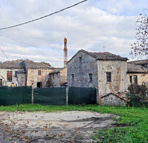 casa indipendente in vendita a Cingoli