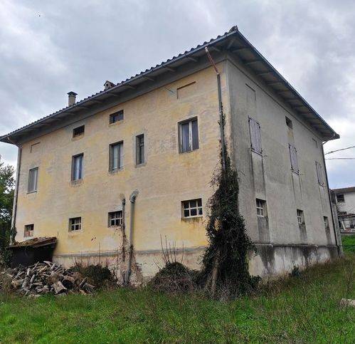 casa indipendente in vendita a Cingoli