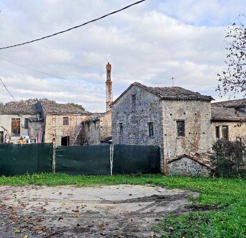 casa indipendente in vendita a Cingoli in zona Strada