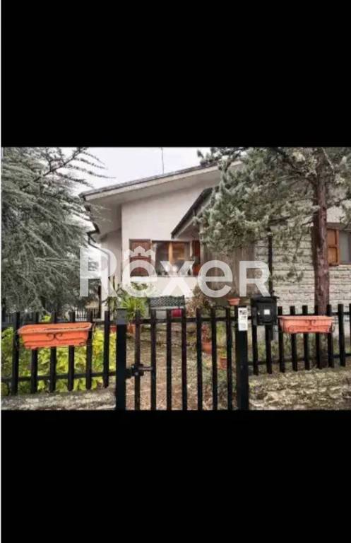 casa indipendente in vendita a Cingoli