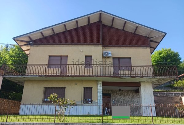 casa indipendente in vendita a Cingoli