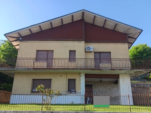 casa indipendente in vendita a Cingoli