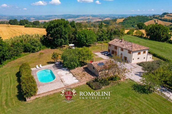 casa indipendente in vendita a Cingoli