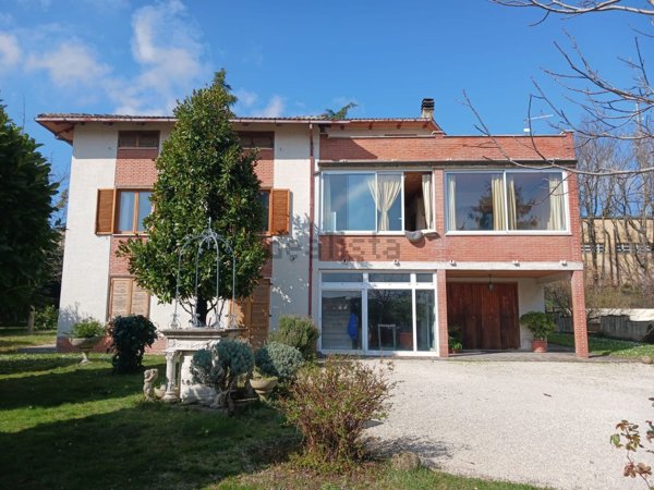 casa indipendente in vendita a Cingoli in zona Capo di Rio