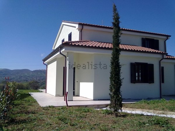 esavano in vendita a Cingoli in zona Saltregna
