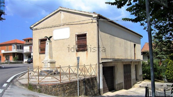 casa indipendente in vendita a Cingoli in zona Troviggiano