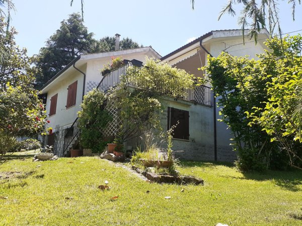 casa indipendente in vendita a Cingoli in zona Capo di Rio