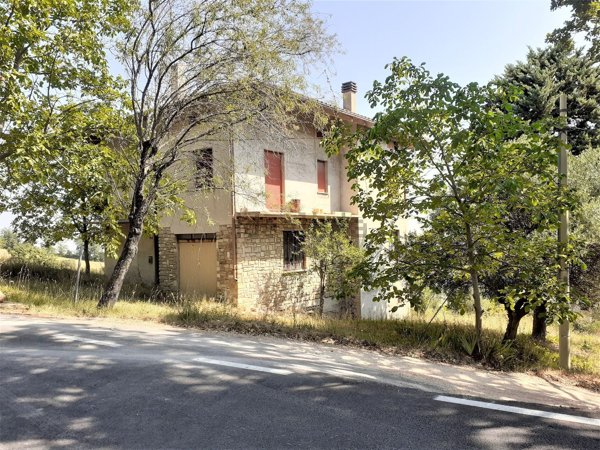 casa indipendente in vendita a Cingoli in zona Carciole
