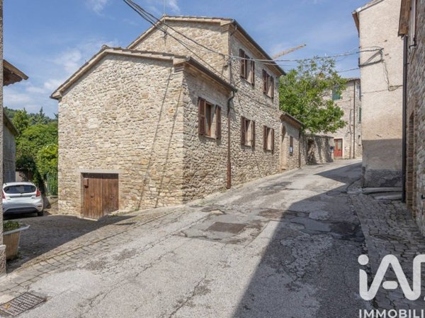 casa indipendente in vendita a Cingoli in zona Avenale