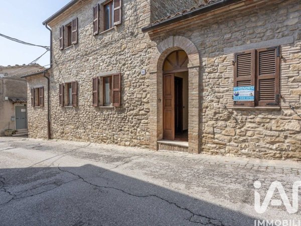 casa indipendente in vendita a Cingoli in zona Avenale