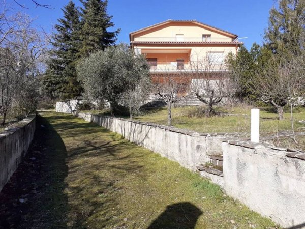 casa indipendente in vendita a Cingoli in zona Capo di Rio