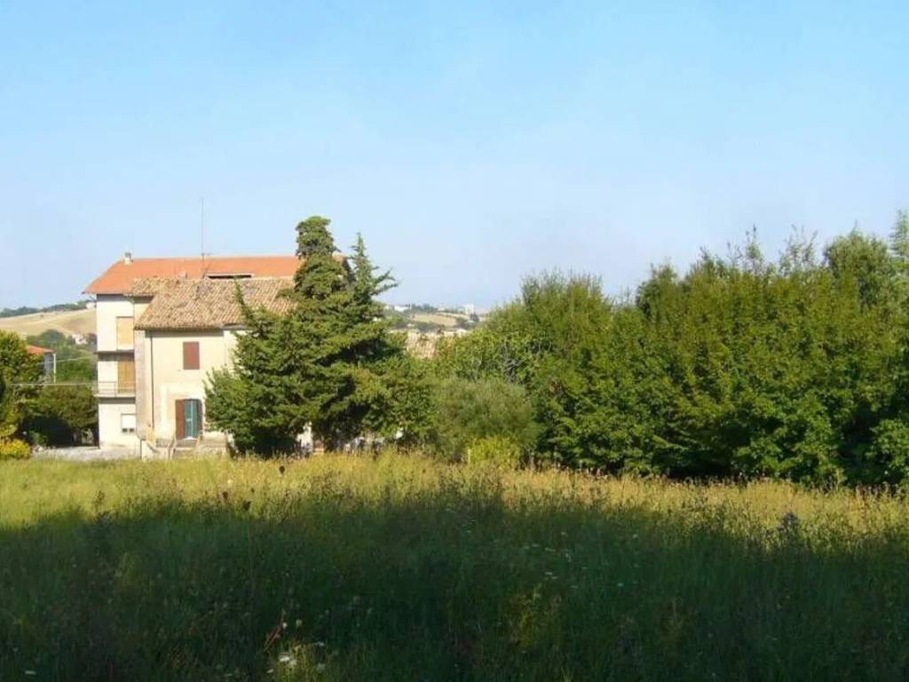 terreno edificabile in vendita a Cingoli in zona Strada