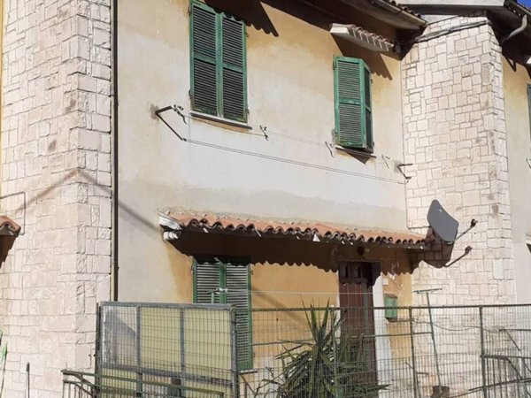 appartamento in vendita a Cingoli in zona Capo di Rio