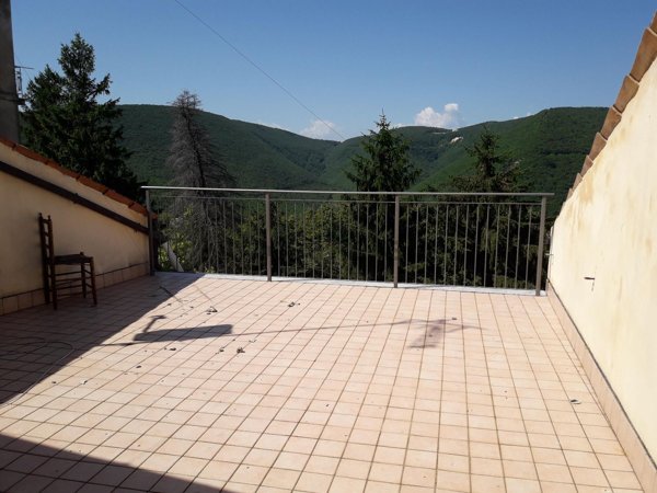appartamento in vendita a Cingoli in zona Capo di Rio