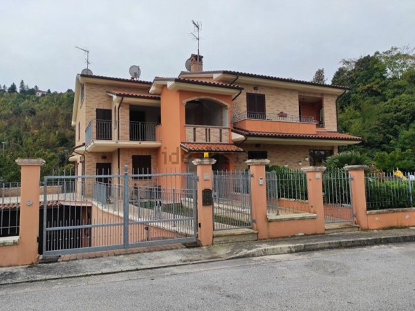 appartamento in vendita a Cingoli in zona Capo di Rio