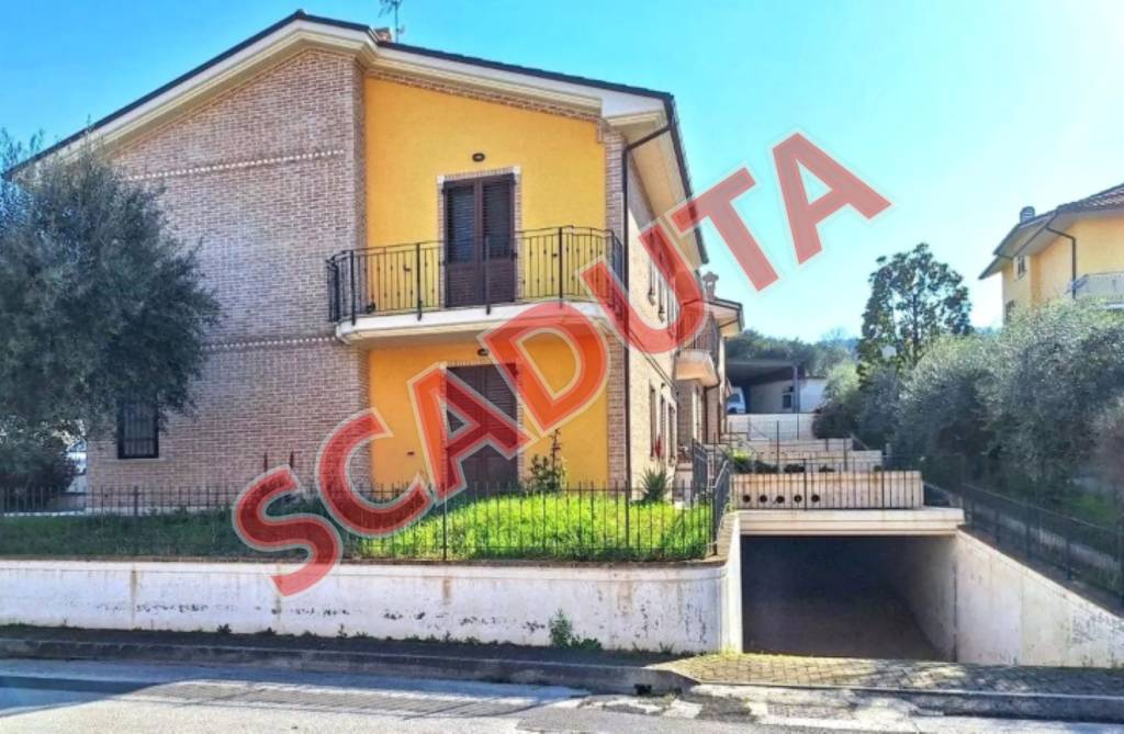 appartamento in vendita a Cingoli in zona Troviggiano