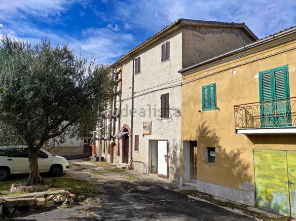 casa indipendente in vendita a Cingoli
