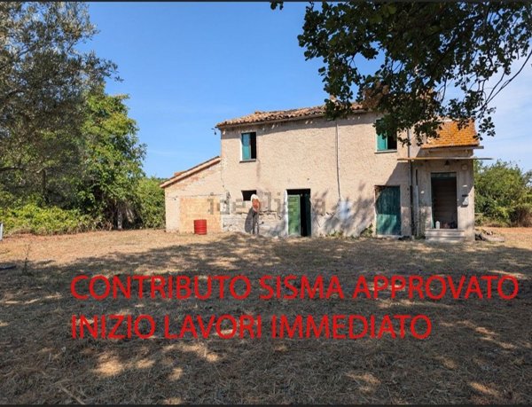 casa indipendente in vendita a Cingoli