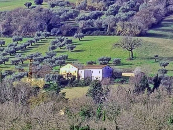 casa indipendente in vendita a Cingoli