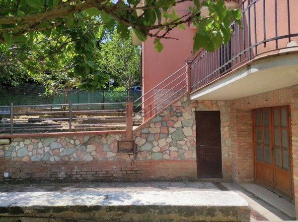 casa indipendente in vendita a Cingoli in zona Capo di Rio