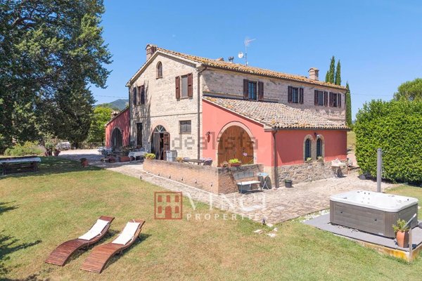 casale in vendita a Cingoli