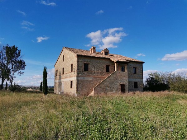 casale in vendita a Cingoli