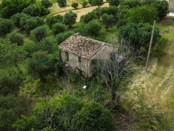 casale in vendita a Cingoli in zona Avenale