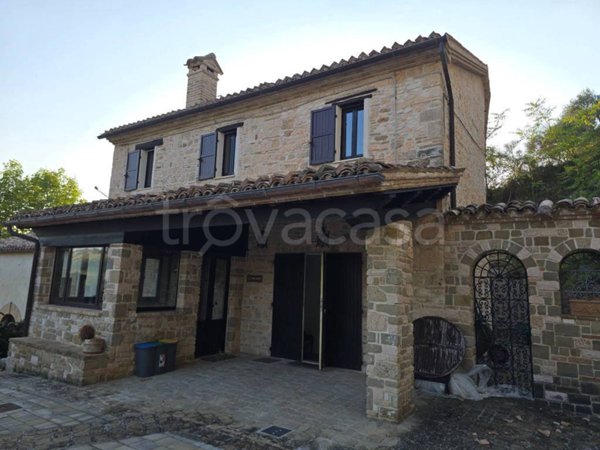 casa indipendente in vendita a Cingoli