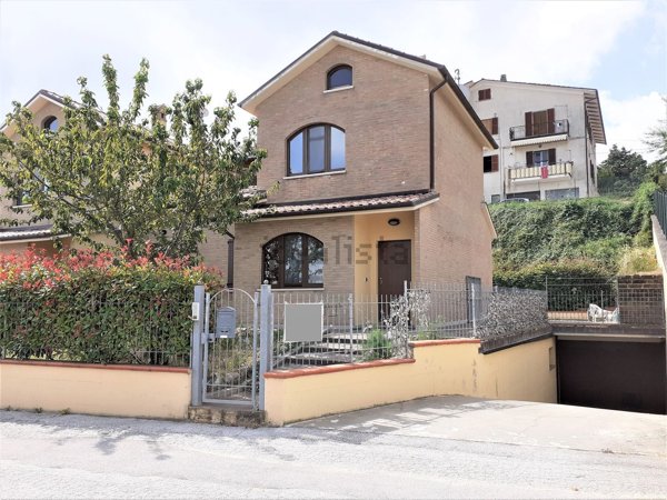 appartamento in vendita a Cingoli in zona Capo di Rio