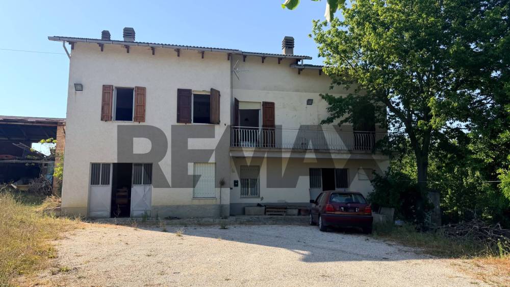 casa indipendente in vendita a Cingoli in zona Carciole