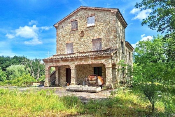 casa indipendente in vendita a Cingoli