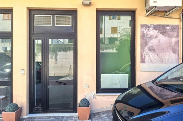 negozio in vendita a Cingoli in zona Capo di Rio