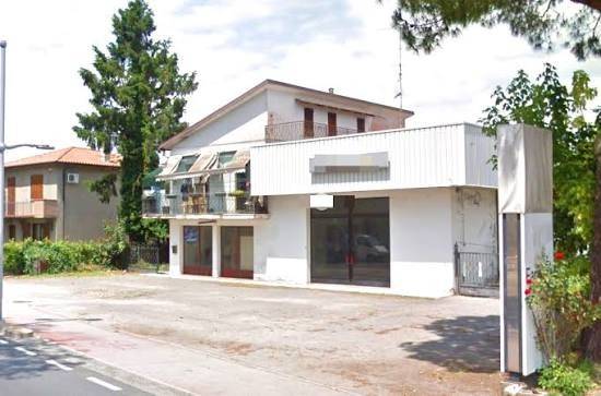 locale commerciale in vendita a Cingoli
