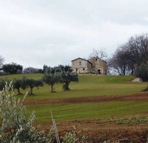 casa indipendente in vendita a Cingoli