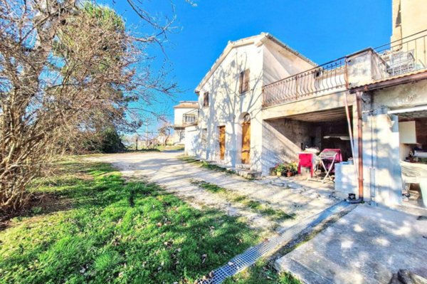 casa indipendente in vendita a Cingoli in zona Colcerasa