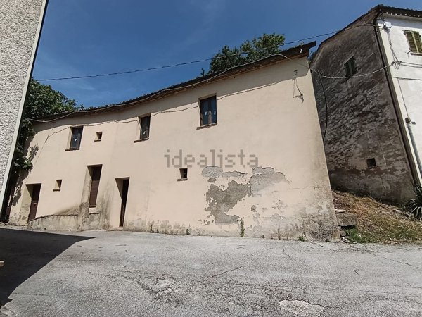 casa indipendente in vendita a Cingoli in zona Castreccioni