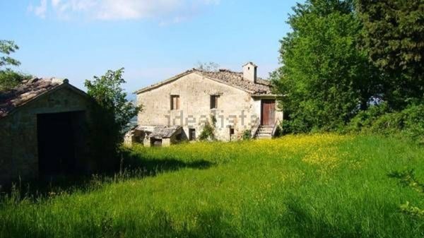 casa indipendente in vendita a Cingoli