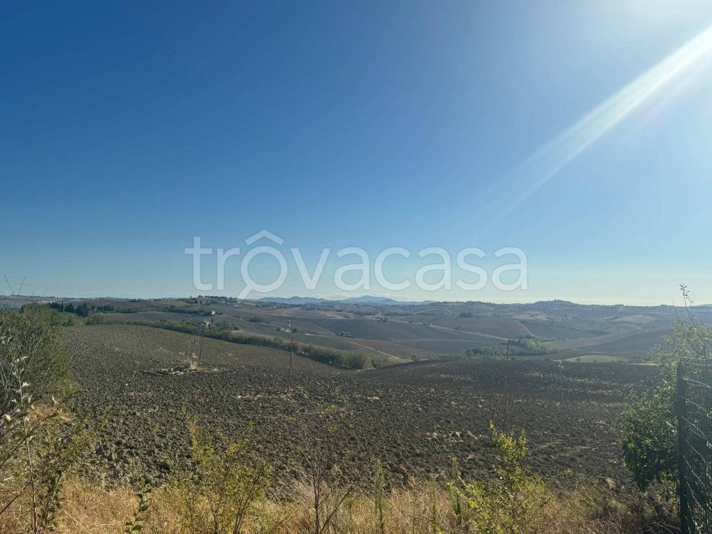 locale di sgombero in vendita a Cingoli in zona Strada