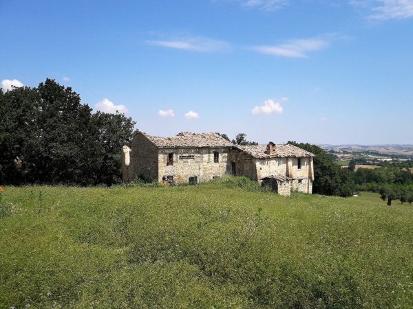 casa indipendente in vendita a Cingoli in zona Troviggiano