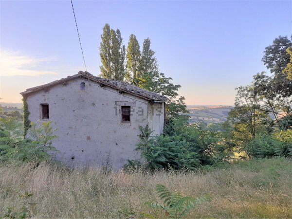 casa indipendente in vendita a Cingoli in zona Carciole