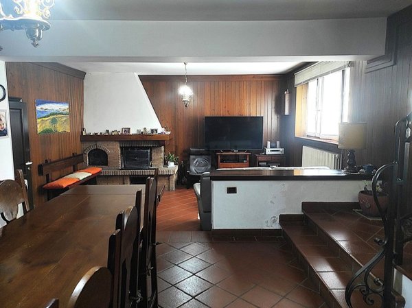casa indipendente in vendita a Cingoli in zona Piancavallino